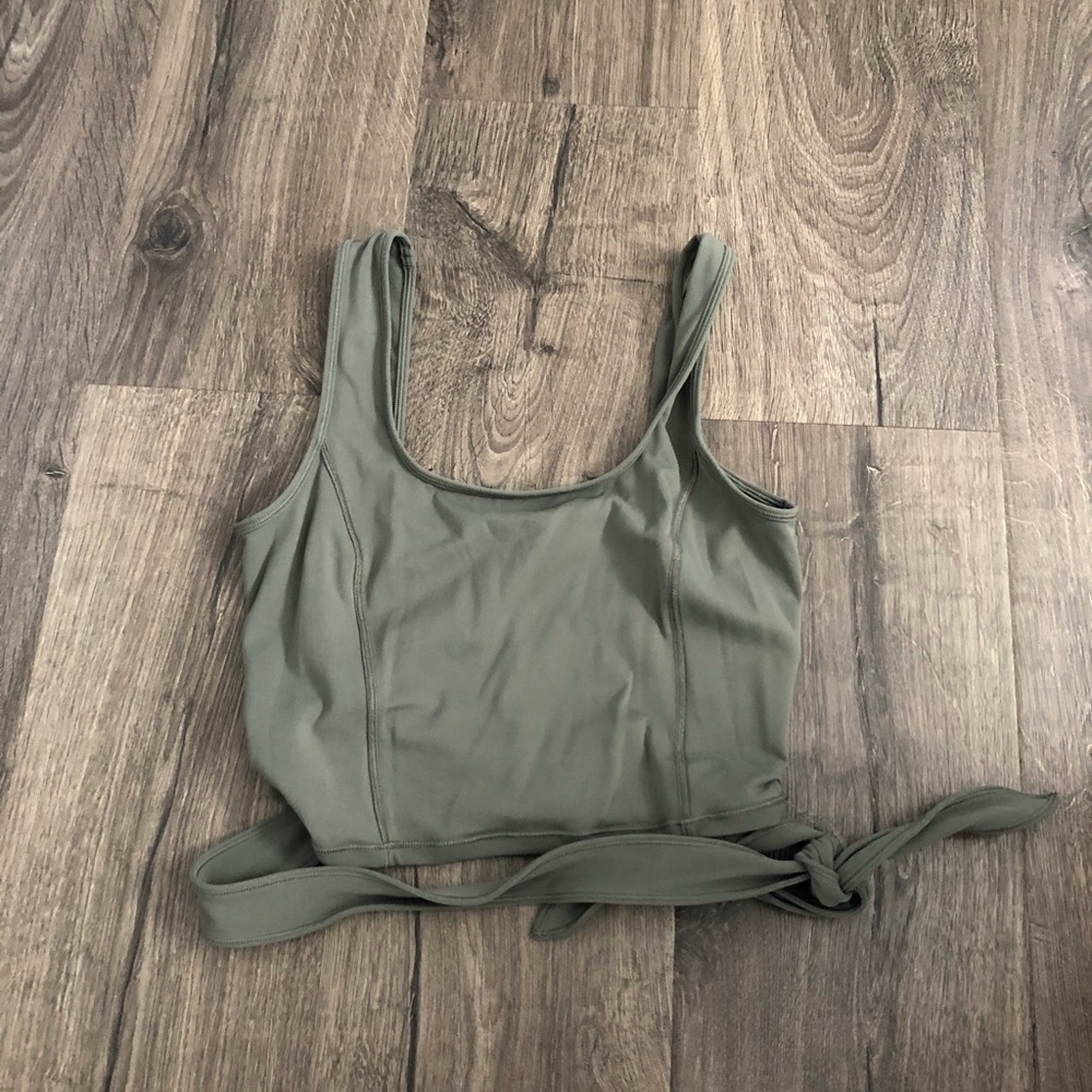 Lululemon crop top